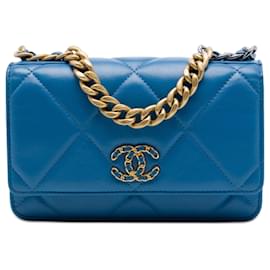 Portafoglio con catena 19 in agnello trapuntato blu Chanel