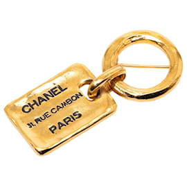 Broche Rue Cambon Chanel CC banhada a ouro