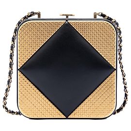 Clutch quadrata Chanel CC in agnello e metallo nera con borsa a tracolla con catena