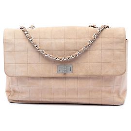 Borsa a tracolla Chanel Choco Bar in scamosciato beige con chiusura Mademoiselle