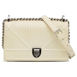 Borsa a tracolla Diorama in vernice bianco, misura Medium di Dior