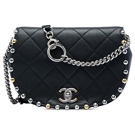 Borsa a tracolla Chanel Small Quilted Lambskin Studded Bubble Flap nera