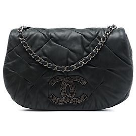 Borsa a tracolla Chanel East Glint Flap in pelle di vitello iridescente nera