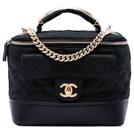 Beauty case Chanel Globe Trotter in caviar iridescente trapuntato nero con tracolla a catena