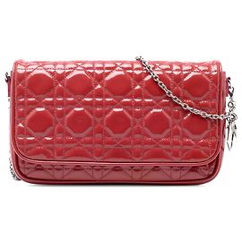Cartera Lady Dior con cadena en charol cannage rojo bandolera