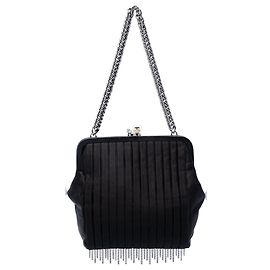 Bolsa de ombro Chanel em cetim plissado preto com estrutura, franjas de pérolas e corrente
