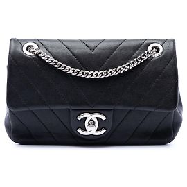Borsa a tracolla Chanel Mini CC Chevron in pelle di vitello nera Single Flap
