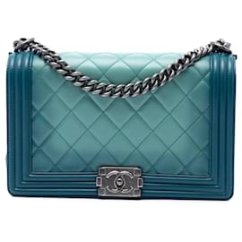 Borsa a tracolla Boy Flap in pelle di vitello trapuntata Ombre blu Chanel Medium