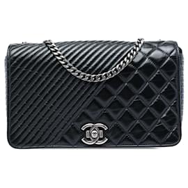 Borsa a tracolla Chanel Medium Quilted Aged Calfskin Coco Boy Flap Nera