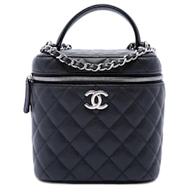 Vanity Chanel CC in Caviar trapuntato nero con manico e tracolla a catena