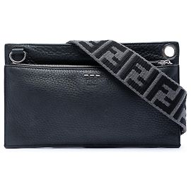 Pochette a tracolla piatta FF 1974 in pelle di vitello nera Fendi