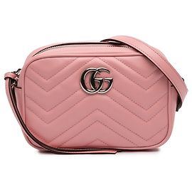 Borsa a tracolla Gucci Mini GG Marmont Matelasse in pelle rosa