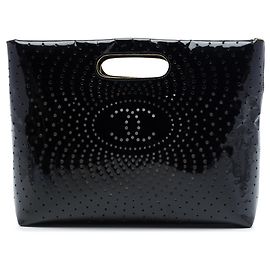 Tote Chanel CC traforato in vernice nero