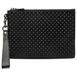 Clutch in pelle di vitello borchiata nera Gucci