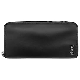 Schmaler Saint Laurent Leder Tiny Cassandre Reißverschluss-Geldbörse in Schwarz
