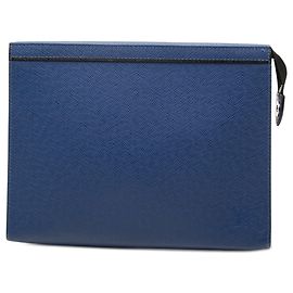 Clutch Louis Vuitton Taiga Pochette Voyage MM blu