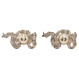 Orecchini a lobo Chanel CC placcati oro con strass e nastro di perle finte
