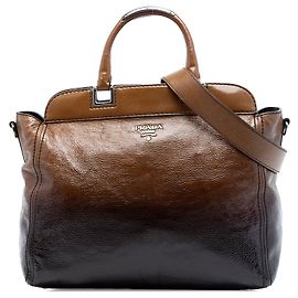 Bolso satchel con estructura Prada Sfumato Vernice Naplak marrón