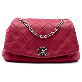 Borsa a tracolla Chanel Quilted Calfskin CC Curvy Flap Rossa