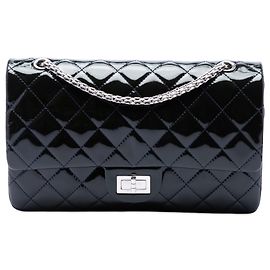 Chanel Reissue 2.55 Double Flap Schultertasche aus blauem gestepptem Lackleder 227