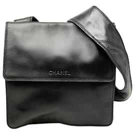 Borsa a tracolla Chanel in agnello nero con logo