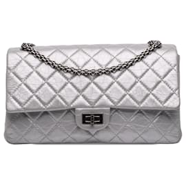 Borsa a tracolla Reissue 226 in pelle di vitello invecchiata trapuntata argento Chanel