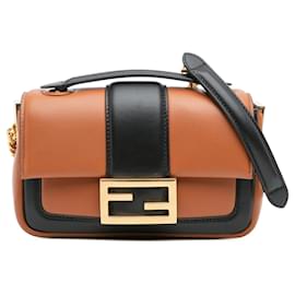 Bolso de hombro Fendi Mini Bicolor Nappa Apolo Chain Baguette marrón
