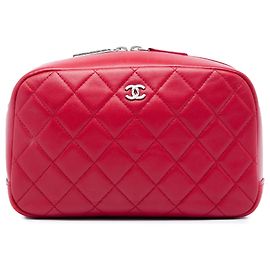 Pochette cosmetica Curvy in agnello trapuntato Chanel rossa misura Medium