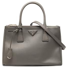 Borsa satchel Prada Medium Saffiano Lux Galleria Double Zip grigia