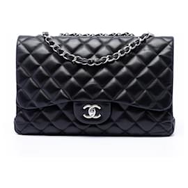 Borsa a tracolla Chanel Jumbo Classic Lambskin Single Flap nera
