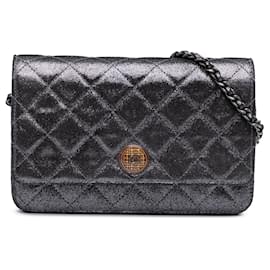 Borsa a tracolla con catena e bottone Chanel in pelle di agnello trapuntata tartan iridescente argento