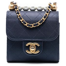 Chanel Mini Quilted Goatskin Vertical Chic Pearls Flap Clutch mit Kettenriemen Umhängetasche Blau