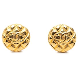 Orecchini a clip Chanel CC trapuntati placcati oro