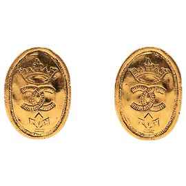 Pendientes Chanel CC Gold Plated Oval Crown bañados en oro