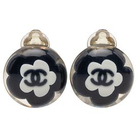 Orecchini a clip Chanel CC in resina con fiore neri
