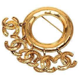 Anello Spilla Chanel CC con cinque charm placcato oro