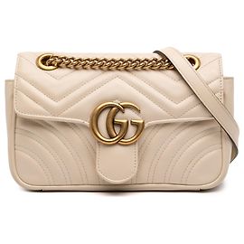 Borsa a tracolla Gucci Small GG Marmont Matelasse in pelle di vitello bianca