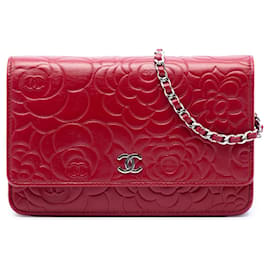 Borsa a tracolla Chanel CC Wallet On Chain in pelle di agnello goffrata con camelia rossa