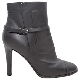 Botines de tacón en cuero negro con hebilla Chanel Talla 40.5