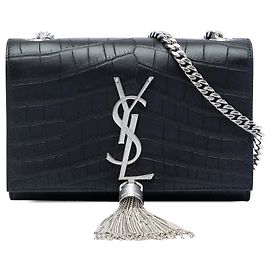 Borsa a tracolla Kate piccola in pelle con stampa coccodrillo nera e monogramma Saint Laurent con nappa