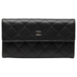 Portafoglio lungo Chanel CC trapuntato in caviar nero