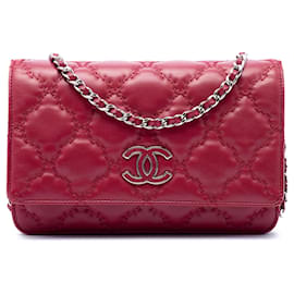Borsa a tracolla crossbody e portafoglio con catena Hamptons in pelle di vitello trapuntata CC Chanel rossa con doppia cucitura