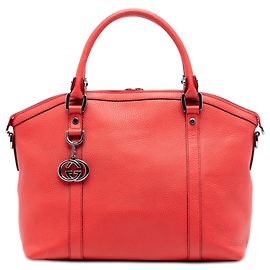 Borsa satchel Gucci in pelle rossa con charm GG a cupola