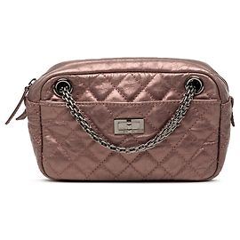 Borsa camera Reissue Chanel piccola in pelle di vitello invecchiata trapuntata metallizzata rosa