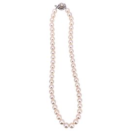 Autre Marque Collana di perle Akoya bianche 7.5 mm con chiusura a fiore in argento cm 45