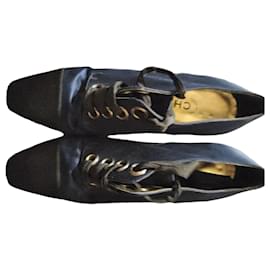 Chanel Schnür-Pumps aus marineblauem Satin und schwarzem Wildleder
