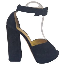 Charlotte Olympia Plateau-Heels mit Knöchelriemen aus schwarzem Wildleder