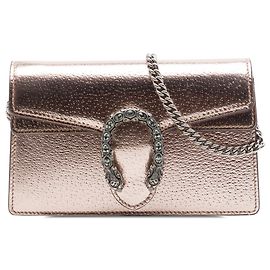 Gucci Mini Dionysus Crossbody in pelle di vitello metallizzata rosa