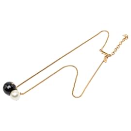 Collar con colgante Chanel Gold CC chapado en oro y perlas falsas