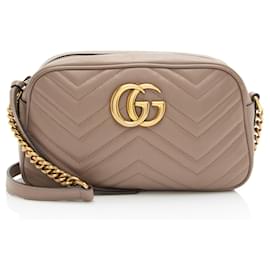 Borsa piccola GG Marmont in pelle matelassé Gucci